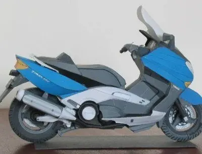 Бумажная модель Скутер Yamaha TMAX