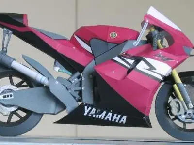 Бумажная модель Мотоцикл Yamaha YZR-M1