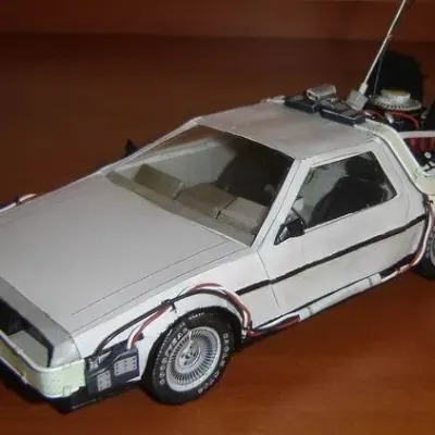 Бумажная модель Автомобиль DeLorean DMC-12 (Назад в будущее)