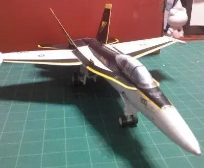 Бумажная модель Истребитель McDonnell Douglas F/A-18C Орлы