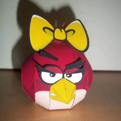 Бумажная модель Красная птица-девочка (Angry Birds)
