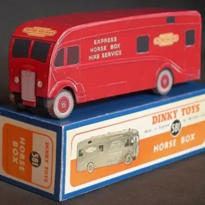 Бумажная модель Автомобиль Express Horse Box (Dinky Toys 581)
