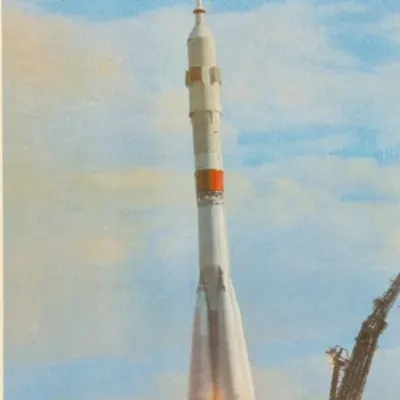 Ракета-носитель космического корабля «Союз-28» на стартовой площадке